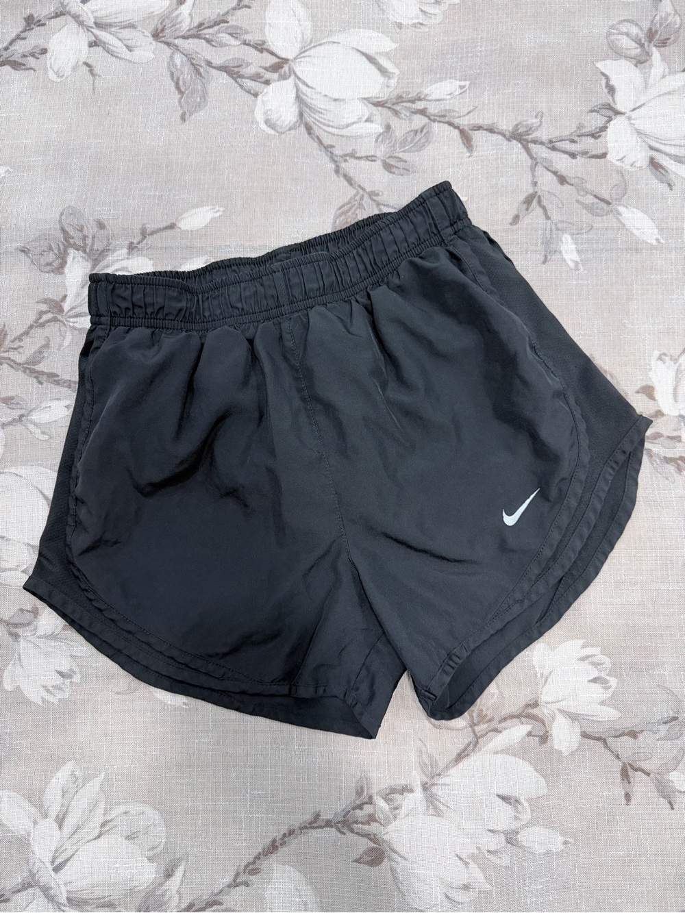 Nike Dri-FIT Womenโs XS Black Running Shorts Lined Dolphin Hem